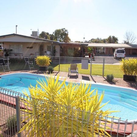 Cross Roads Motel Cobar Exteriör bild
